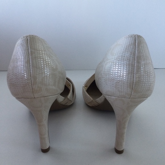 Pointed Toe Gold Hardware High heels 6.5 beige cream tone dressy formal pumps - Picture 6 of 8